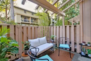 Photo #5: 222140996 Listing