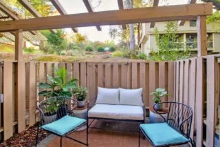 Photo #6: 222140996 Listing