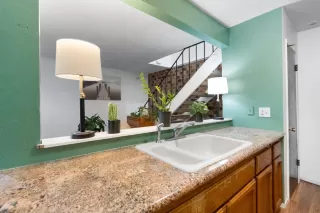 Photo #6: 222141070 Listing