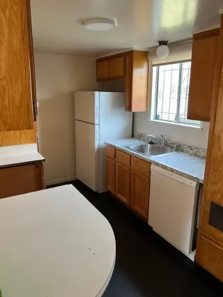 Photo #4: 222142843 Listing