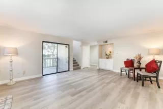 Photo #4: 222143520 Listing