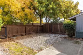 Photo #4: 222143855 Listing