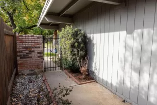 Photo #5: 222143855 Listing