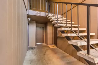 Photo #2: 222143948 Listing