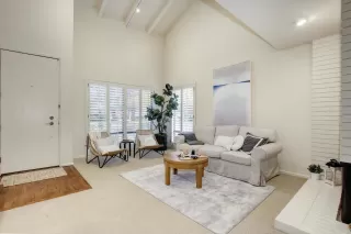 Photo #4: 222147018 Listing