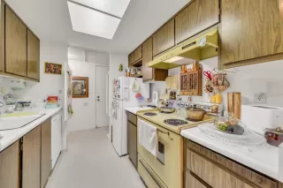 Photo #5: 222147289 Listing