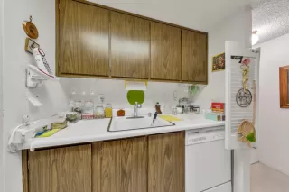 Photo #6: 222147289 Listing