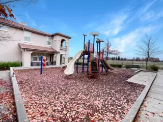 Photo #5: 222147890 Listing