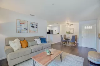 Photo #2: 222148421 Listing