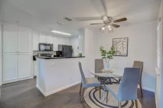 Photo #3: 222148421 Listing