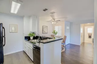 Photo #5: 222148421 Listing