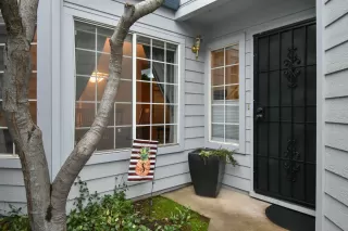 Photo #4: 222149378 Listing