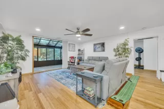 Photo #1: 222149425 Listing