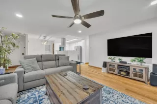 Photo #6: 222149425 Listing