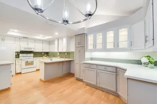 Photo #3: 222149658 Listing