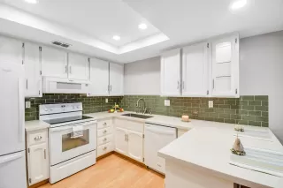 Photo #4: 222149658 Listing