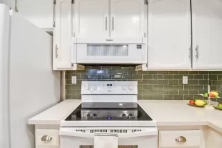 Photo #5: 222149658 Listing