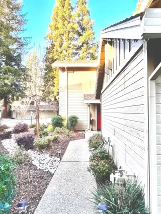 Photo #2: 222149972 Listing