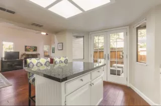 Photo #6: 222149972 Listing