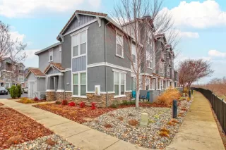 Photo #4: 222150390 Listing