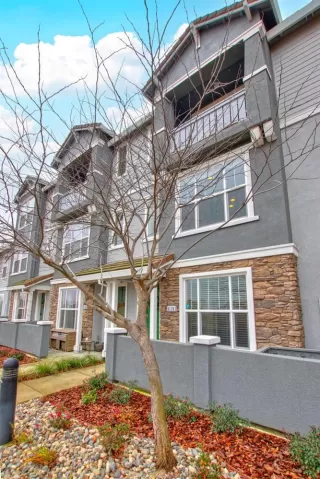 Photo #5: 222150390 Listing