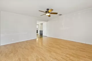 Photo #4: 223000285 Listing