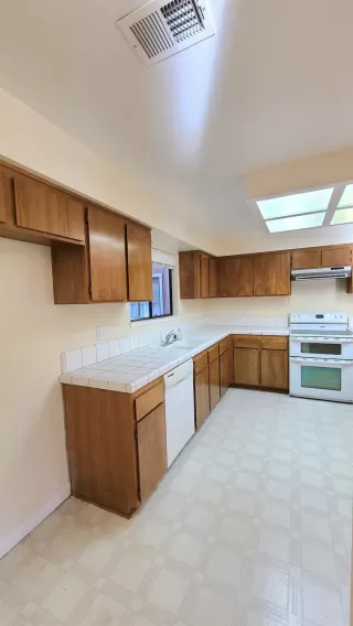 Photo #5: 223003390 Listing