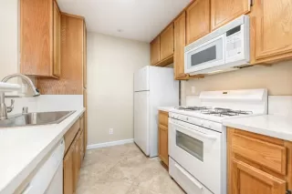 Photo #5: 223007783 Listing