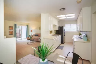 Photo #4: 223008559 Listing 