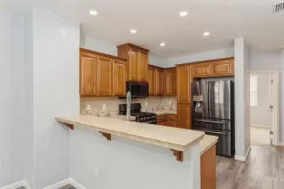 Photo #1: 223009540 Listing