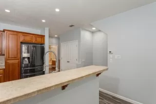 Photo #2: 223009540 Listing