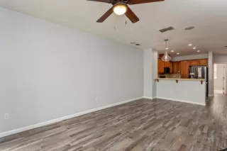 Photo #5: 223009540 Listing