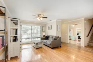 Photo #2: 223011647 Listing 