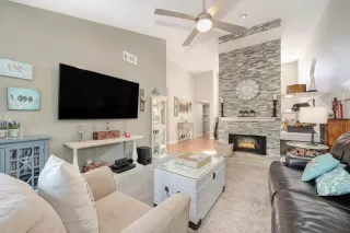 Photo #2: 223011975 Listing 