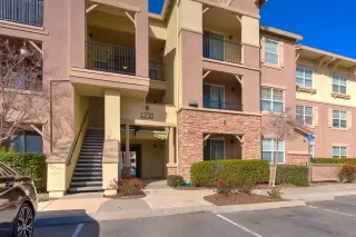 Photo #3: 223012223 Listing