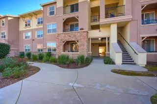 Photo #4: 223012223 Listing