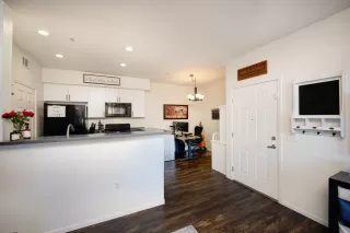 Photo #6: 223012223 Listing