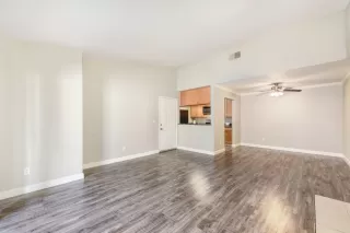 Photo #2: 223016557 Listing