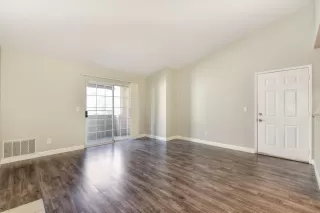 Photo #3: 223016557 Listing