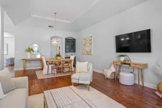 Photo #4: 223019692 Listing