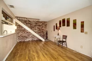 Photo #3: 223020399 Listing