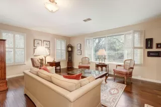 Photo #6: 223020982 Listing