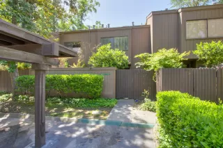 Photo #1: 223021498 Listing