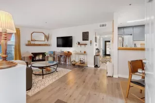 Photo #4: 223022609 Listing