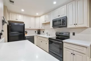 Photo #4: 223023038 Listing