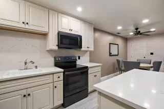 Photo #5: 223023038 Listing