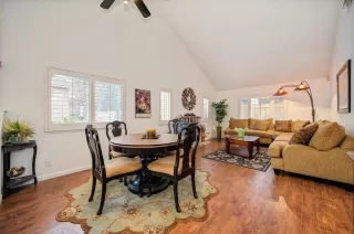 Photo #5: 223023364 Listing