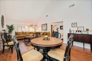 Photo #6: 223023364 Listing