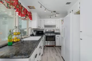 Photo #2: 223025895 Listing