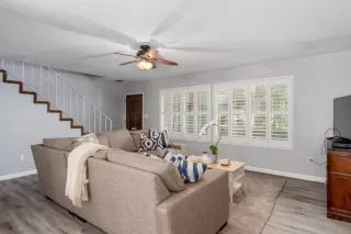 Photo #4: 223025895 Listing